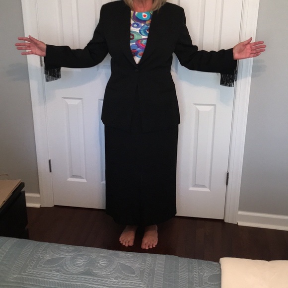 Women’s-2 piece, skirt, blazer, formal suit. - Picture 2 of 7